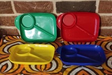4 Plateaux petit dejeuner plastique coloré - VINTAGE 1970 - pop art design 70'