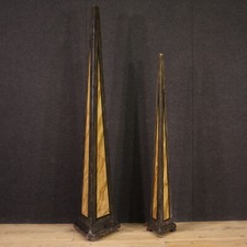 Obélisques en bois laqué