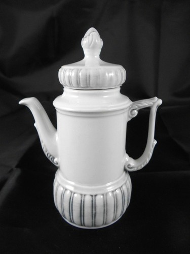 Poupee dinette cafetiere - /,
