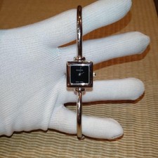 Montre carrée à quartz GUCCI
