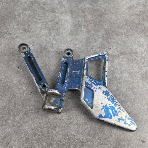 Platine repose pied gauche - platine,
