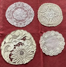 Lot de 4 petits napperons
