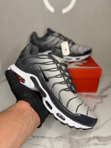 Nike grises taille 43 - nike, tn