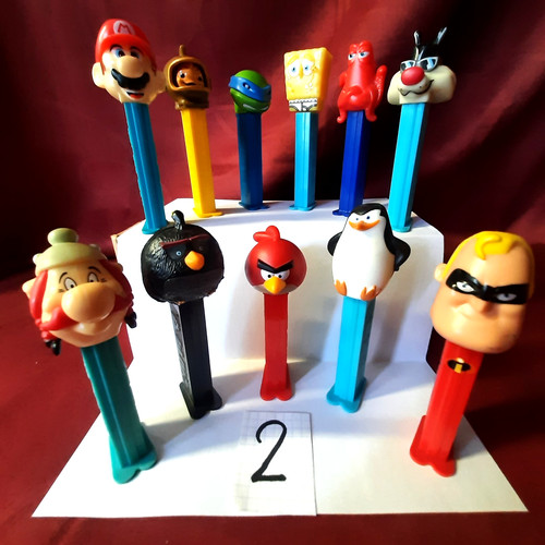 Lot pez pièces - -,