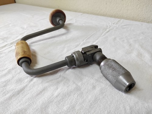 Outil ancien vilebrequin - outil,