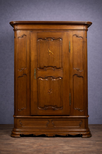 Armoire bonnetière ancienne