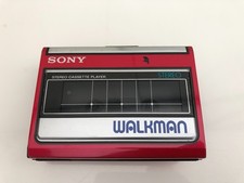 Walkman SONY WM-31 Rouge  "réviser courroie neuve " en très bon état