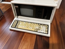 COMPAQ COMPUTER MODEL VINTAGE PORTABLE DESKTOP / UNTESTED- RARE! SOLD AS IS!