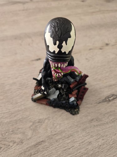 Figurine venom - figurine,