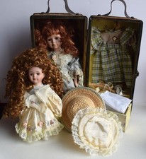 2 poupées anciennes avec