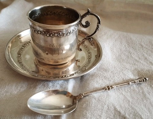 Tasse sous cuillère - et,