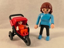 sympa maman avec poussette