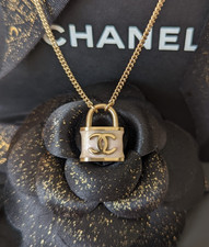 Collier émail cadenas rose