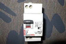 DISJONCTEUR DIFFERENTIEL 32A 300mA TYPE AC. LEGRAND 32AMPERES PC.6KA.