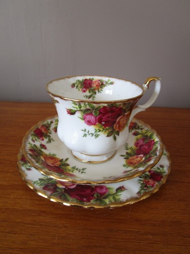 Tasse thé sous tasses - à, +
