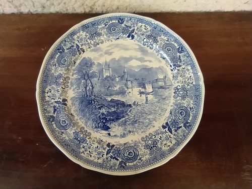 Grand plat rond - , de
