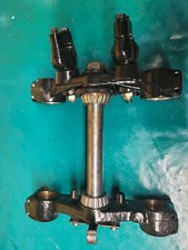 Tes de fourche avec pontet de