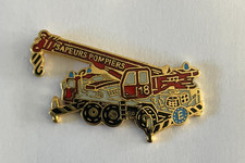 110 - Pin's TRUCK TRUCK FIRE BRIGADE TOW TRUCK