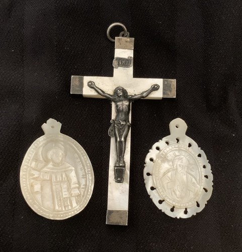 Lot medailles religieuses