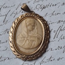 Pendentif Camée Ancien en Métal doré Gilded Pendant Cameo Vintage