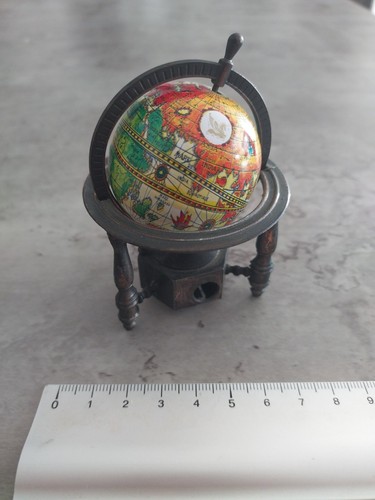 Ancien taille crayon - taille-crayon, globe