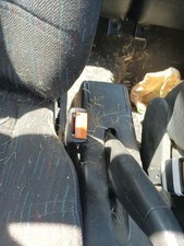 Attache ceinture avant droit