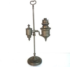 ANCIENNE   LAMPE A PETROLE