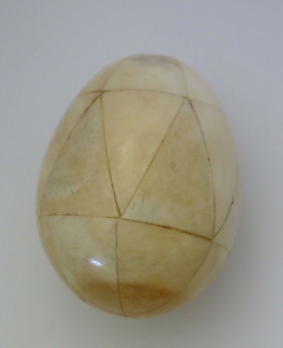 Oeuf en triangles - os,,