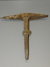 -ANCIENNE ENCLUME BIGORNE