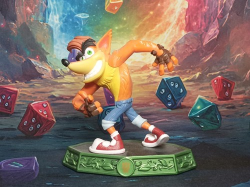 Crash bandicoot figurine - crash,
