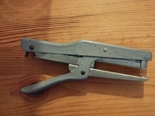 1 Agrafeuse BOSTITCH Modèle