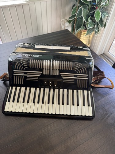Vintage universal accordion - universal,