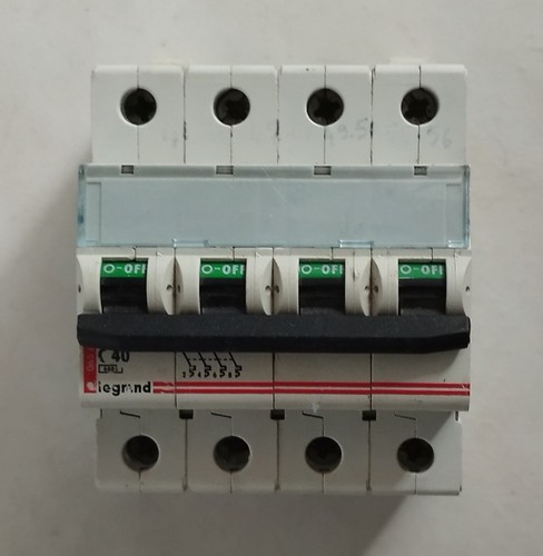 Disjoncteur tétra poles - , 4