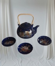 Théière asiatique avec 3