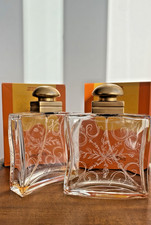 Deux flacons de parfum vides