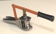 ancienne bouchonneuse SANBRI