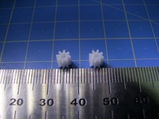 2x Engrenage / pignon 8 dents