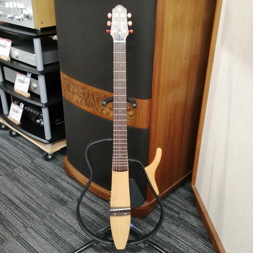 Guitare acoustique silencieuse