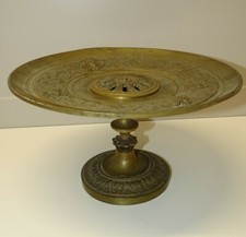 * JOLIE COUPE SUR PIED en BRONZE Décor de MASCARONS & VOLUTES PLATEAU TOURNANT D