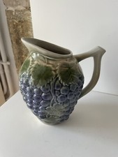 Belle carafe cruche pichet en barbotine signé JARS FRANCE Décors Raisin Déco