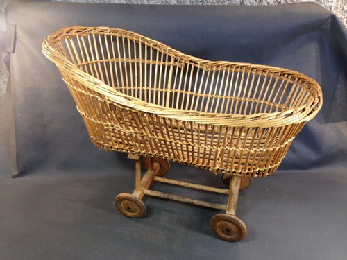 Ancien landeau poupée en - de,