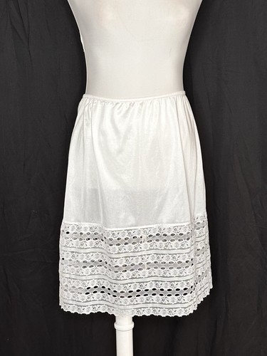 Jupon nylon dentelle blanc