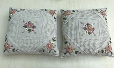 coussins brodés, écru