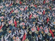 Tissu Viscose noire imprimé perroquet a bandes lurex doré en 1.60m de large