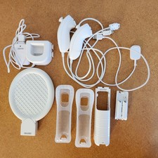 Nintendo WII Accessories Nunchuks Tennis Racquet Sleeve Back 