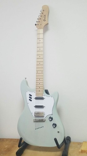 Guitare électrique élégante