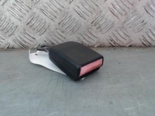 Attache ceinture avant gauche