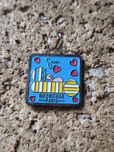 Pin balenciaga paris - pin's,