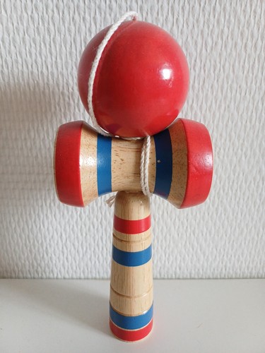 Bilboquet kokeshi japon - japon,