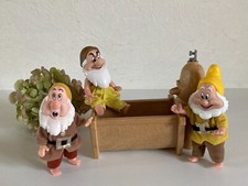 AV7⚜️ Trois Figurines